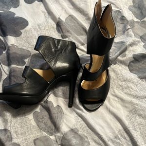 Like new Jessica Simpson heels black with zippers on back for support